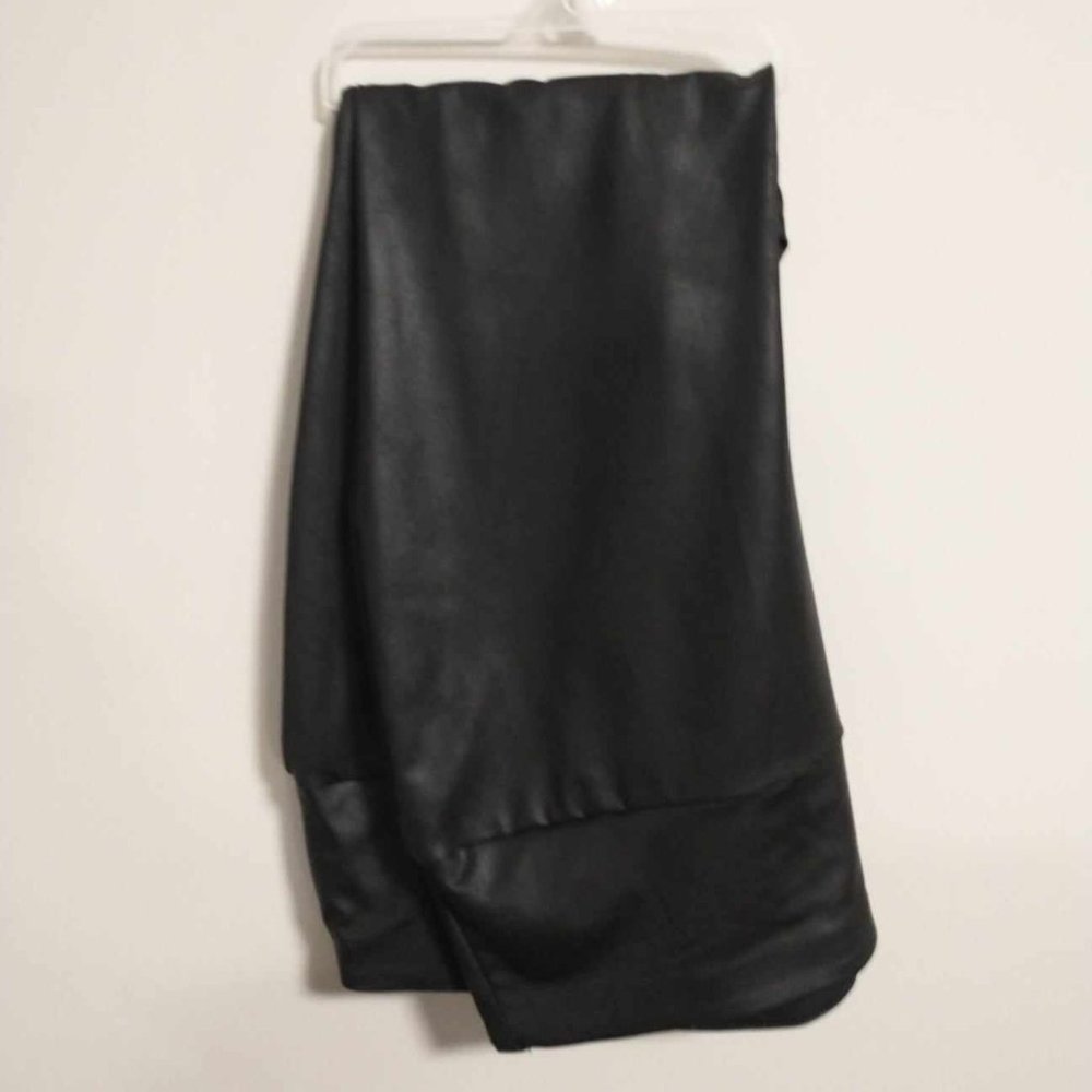 Terra And Sky black shiny leggings size 2X (20W-22W) w-085